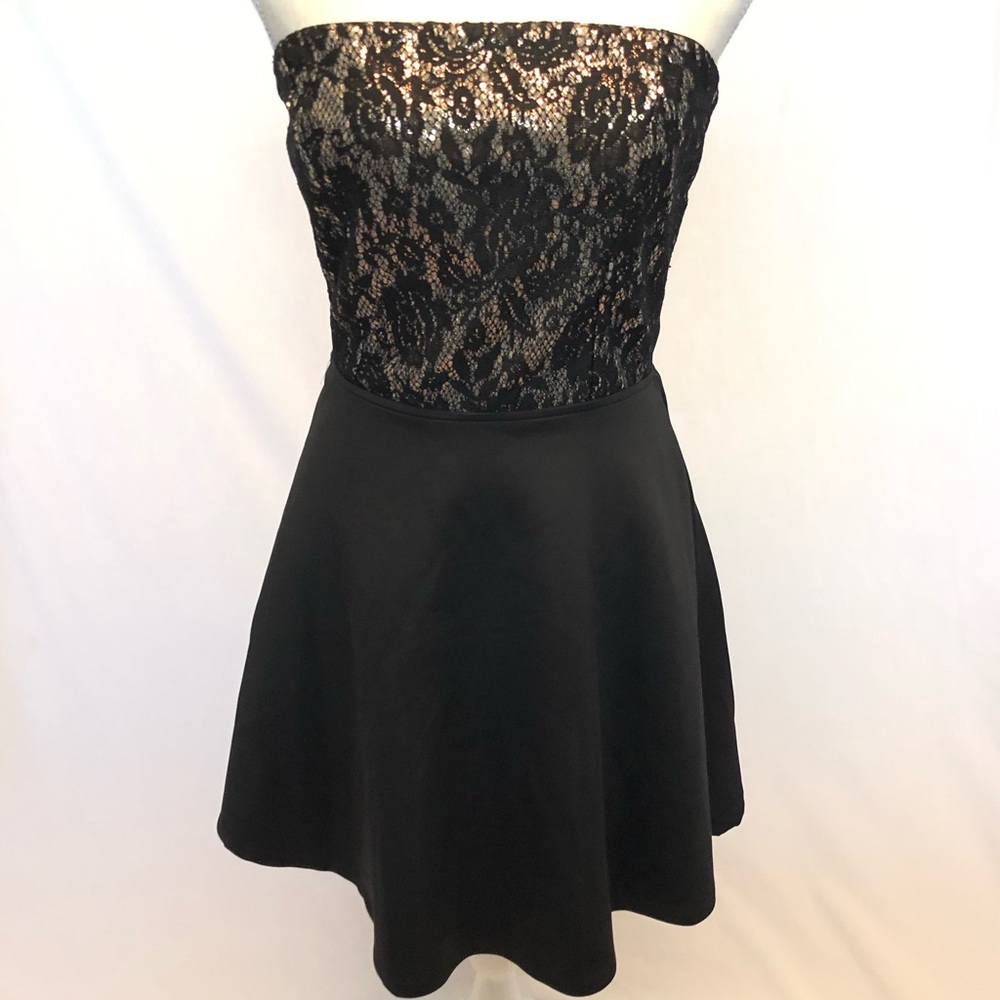 *Black a-line skater dress med black sequin lace
